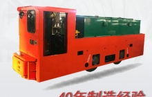 礦用蓄電池架線復(fù)式電源電機(jī)車的開發(fā)（一）